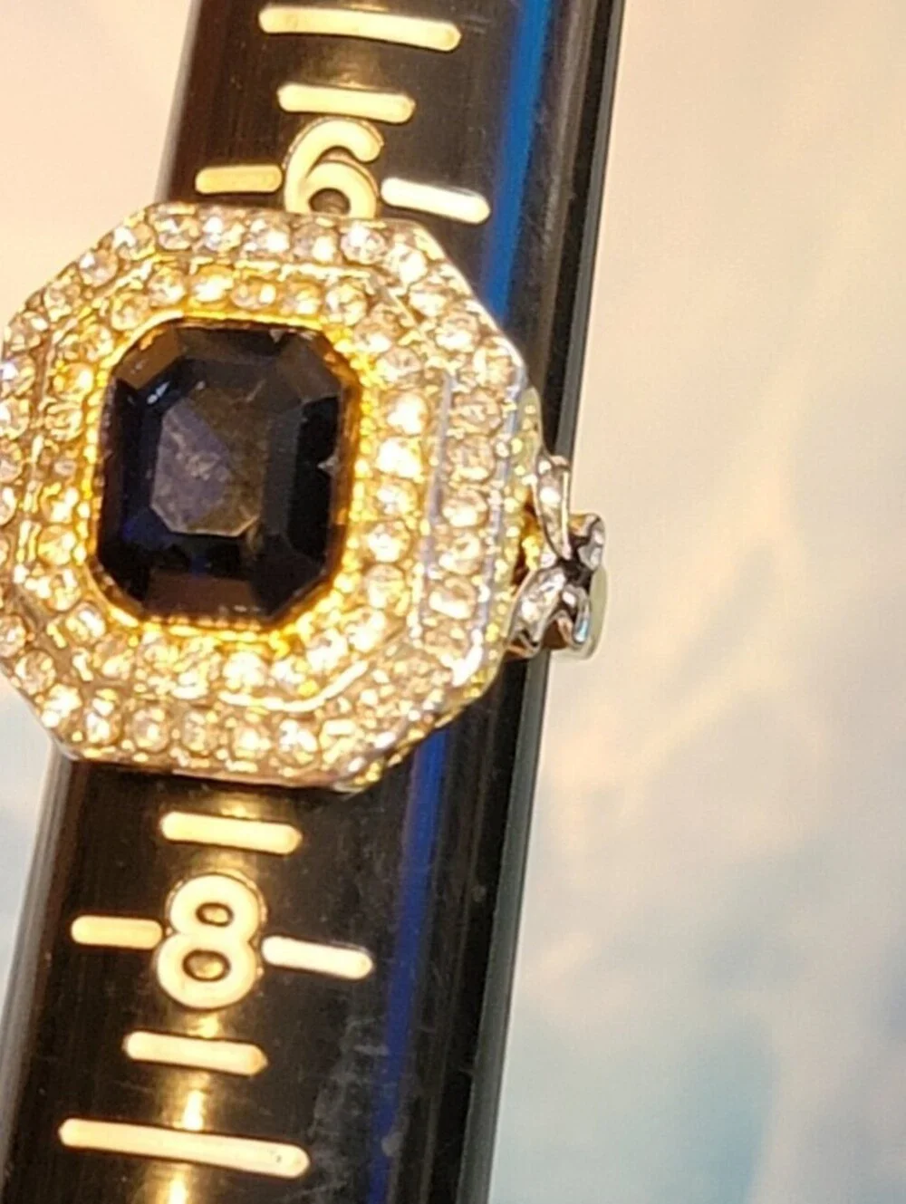 Blue Rhinestone Ring Size 7 Victorian Style Glass Fashion Ring   r-59